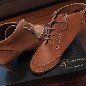 B. Mak pesky Camel ankle boots